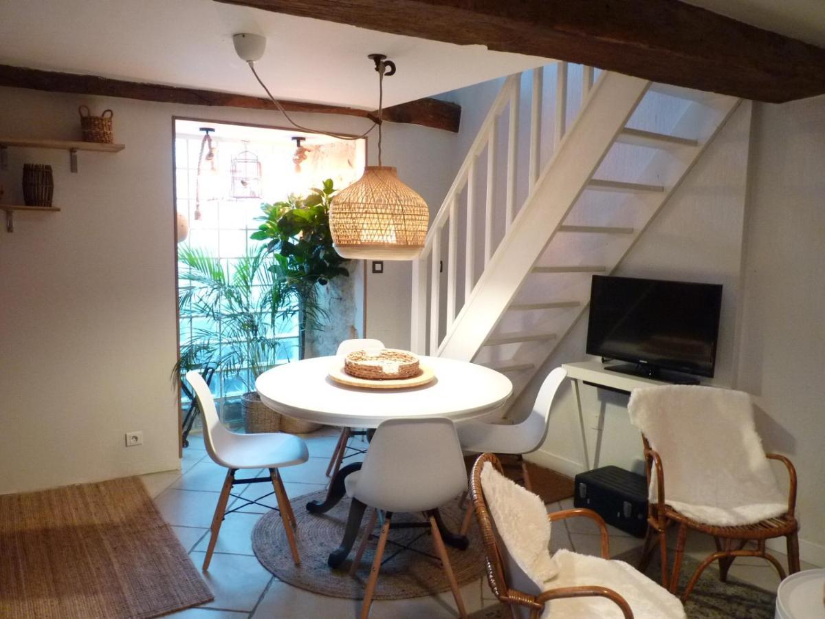 La Petite Maison Carre Talant Exterior foto